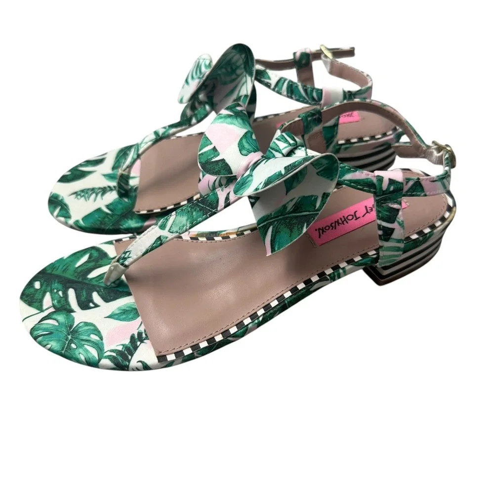 Betsey Johnson Prilla Sandals T-Strap Tropical Palm Multi Color Women's 6 NEW!